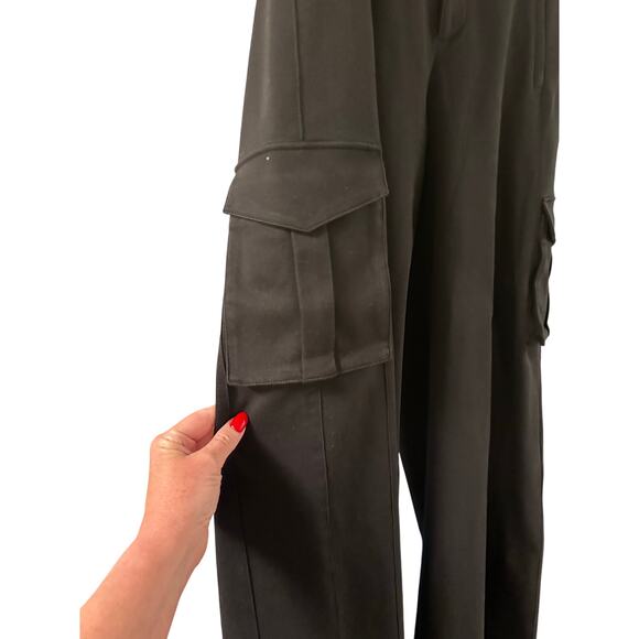 Alo Yoga - Show Off Cargo Wide Leg Trouser - Medium - Black (Long) - Picture 6 of 10